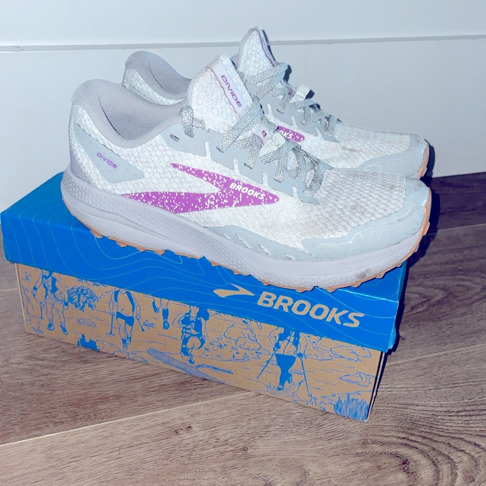 Women’s Brooks Divide sneaker
